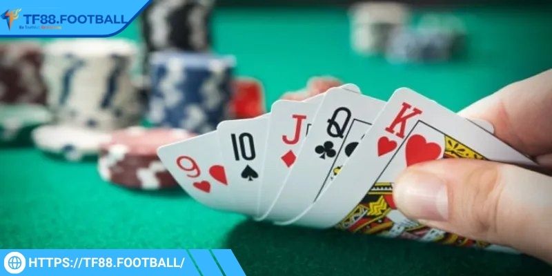 Bàn bắt đầu khi hệ thống chia ba quân cho mỗi tay